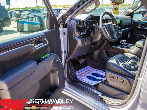 Used 2025 Chevrolet Silverado 1500 RST AWD/4WD image 47