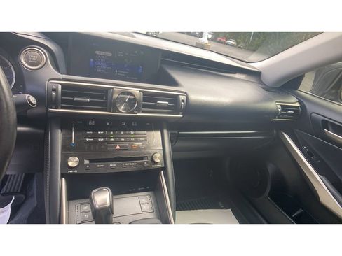 Used 2018 Lexus IS 300 AWD image 14
