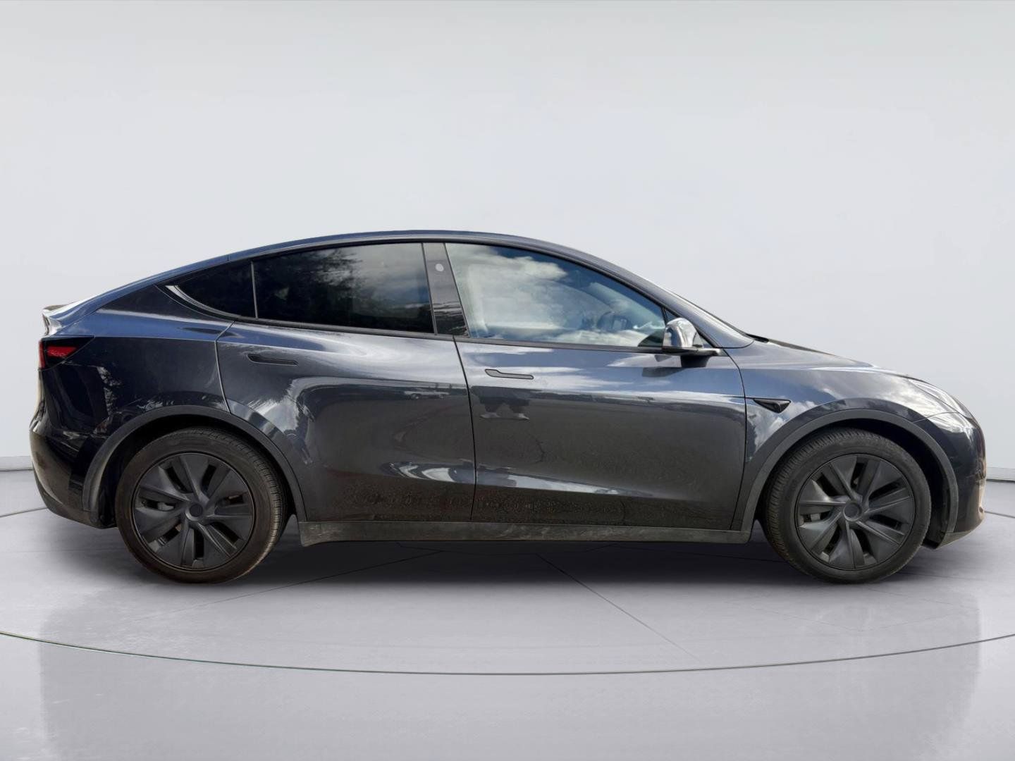 Used 2025 Tesla Model Y Long Range AWD/4WD image 2