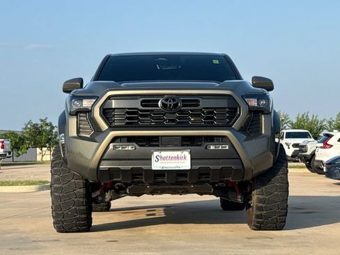 Used 2026 Toyota Tacoma TRD Off-Road AWD/4WD image 2