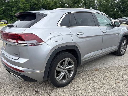 Used 2024 Volkswagen Atlas Cross Sport SEL R-Line AWD/4WD image 4