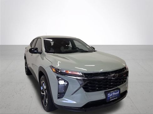 Used 2024 Chevrolet Trax RS FWD image 4
