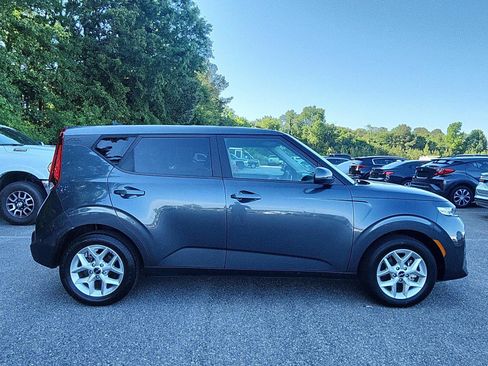 Used 2022 Kia Soul LX w/ Technology Package FWD image 6