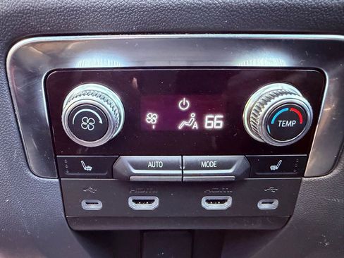 Used 2021 GMC Yukon XL Denali image 17