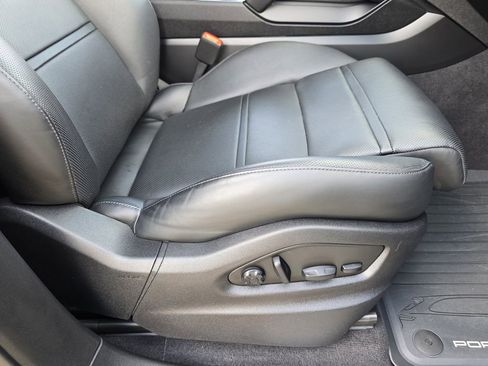 Used 2023 Porsche Cayenne Platinum Edition image 43