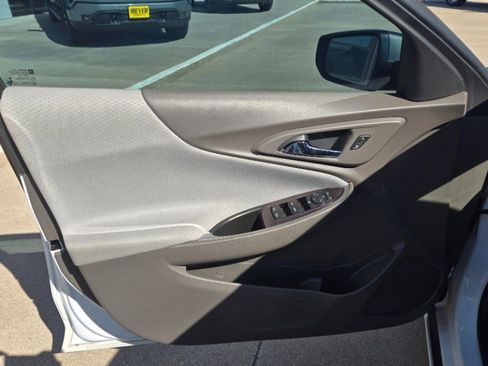 Used 2017 Chevrolet Malibu LS FWD image 11
