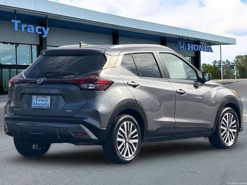 Used 2021 Nissan Kicks SV FWD image 6