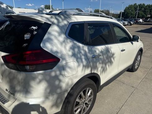 Used 2017 Nissan Rogue SV AWD/4WD image 5