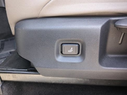 Used 2025 Toyota Tacoma SR5 AWD/4WD image 16