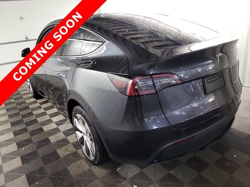 Used 2024 Tesla Model Y Long Range AWD/4WD image 4