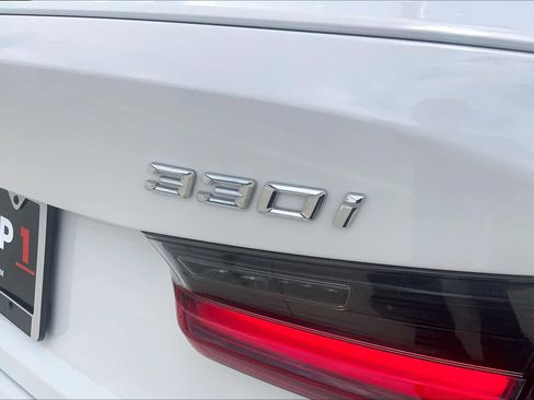 Used 2023 BMW 330i Sedan w/ M Sport Package image 9