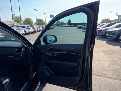 Used 2018 Volvo XC90 T6 Momentum w/ Convenience Package AWD/4WD image 19