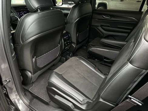 Used 2025 Jeep Grand Cherokee L Altitude RWD image 15