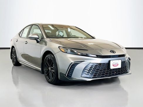New 2026 Toyota Camry SE FWD image 3