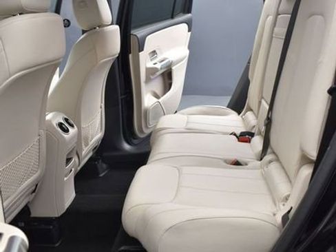 Used 2025 Mercedes-Benz GLB 250 4MATIC image 10