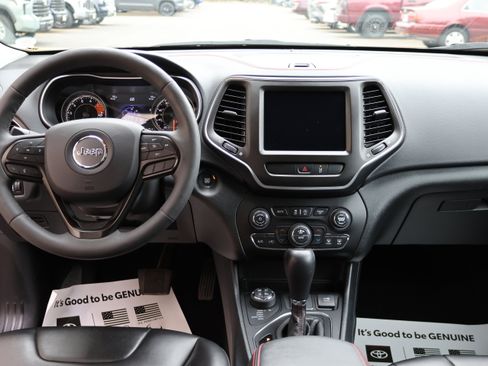 Used 2022 Jeep Cherokee Trailhawk AWD/4WD image 29