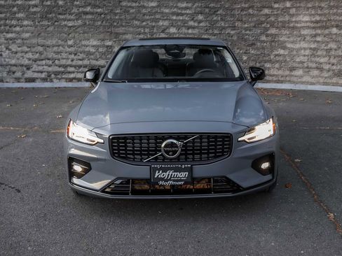 Used 2023 Volvo S60 B5 Plus w/ Climate Package image 3