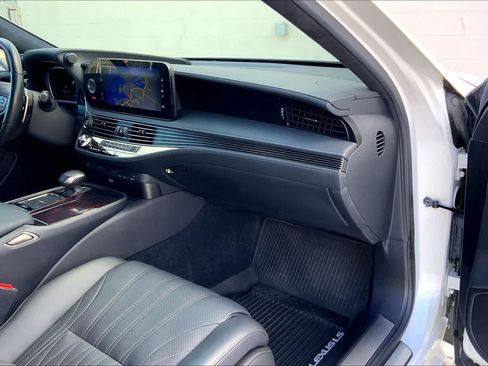 Used 2022 Lexus LS 500 w/ Luxury Package RWD image 23