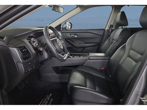 Used 2024 Nissan Rogue SV w/ SV Premium Package image 14