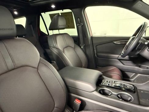 Used 2025 Honda Pilot Black Edition image 53