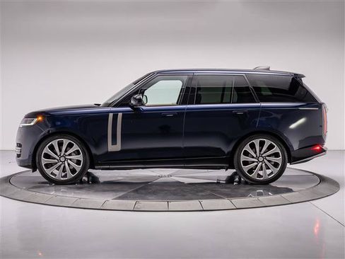 Used 2023 Land Rover Range Rover SE AWD/4WD image 2
