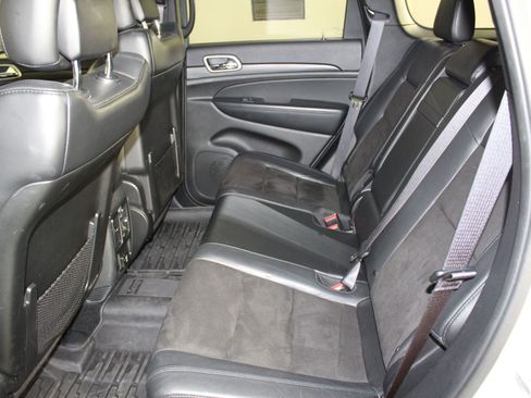 Used 2019 Jeep Grand Cherokee Altitude image 12