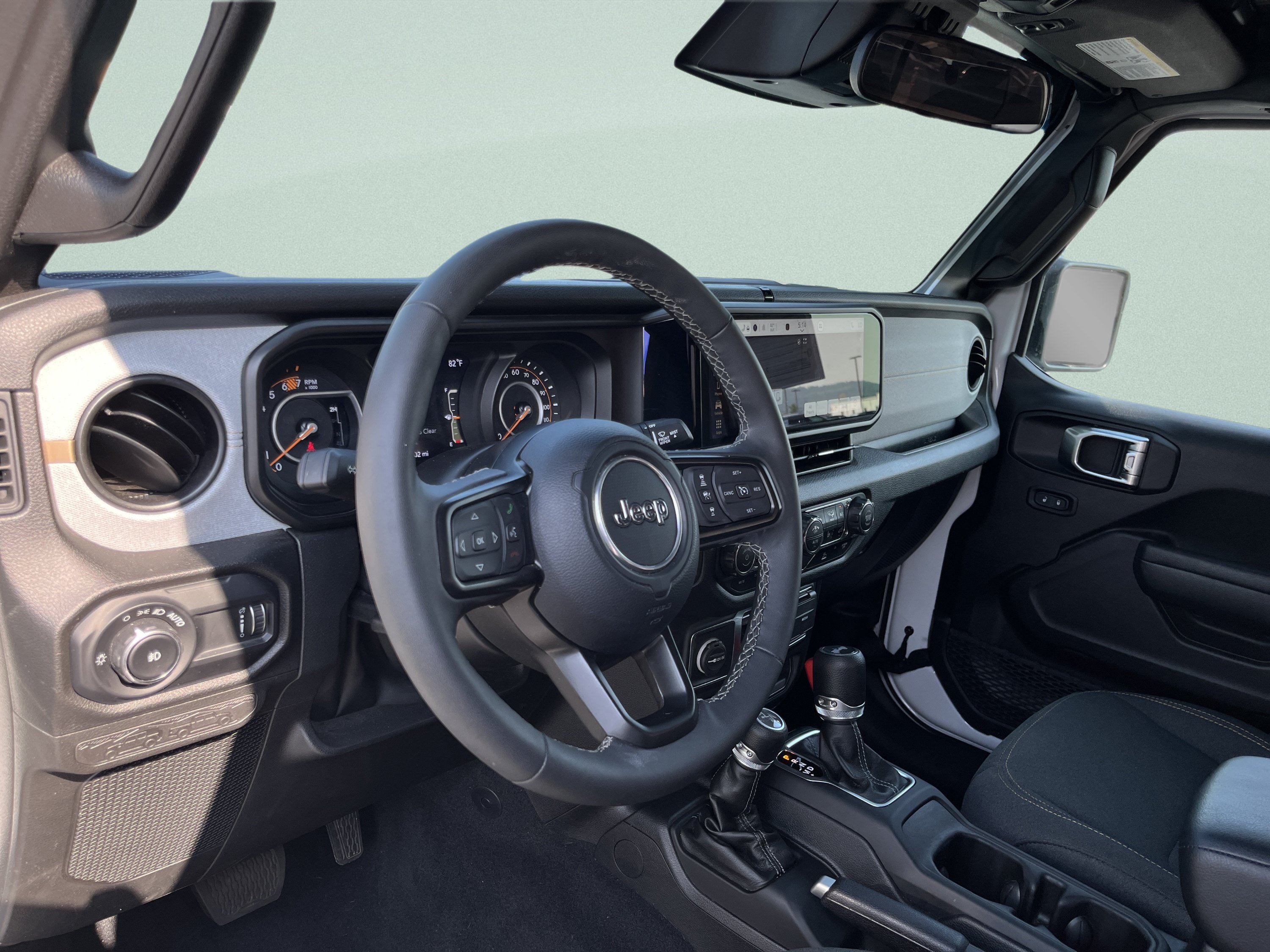 Used 2025 Jeep Wrangler Sport AWD/4WD image 17