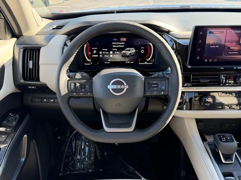 New 2026 Nissan Pathfinder SL image 21