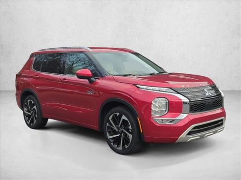 Used 2023 Mitsubishi Outlander SEL image 3