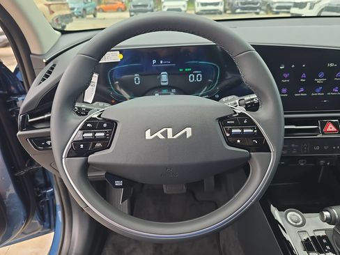 New 2026 Kia Niro EX FWD image 28
