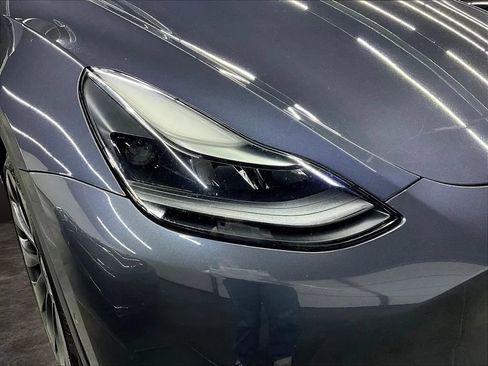 Used 2022 Tesla Model Y Performance AWD/4WD image 32