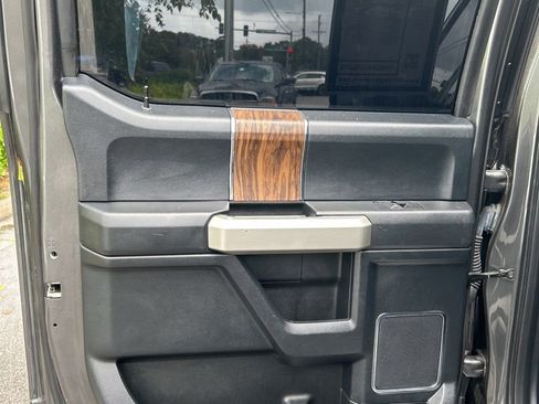 Used 2018 Ford F150 Lariat w/ Equipment Group 502A Luxury AWD/4WD image 8