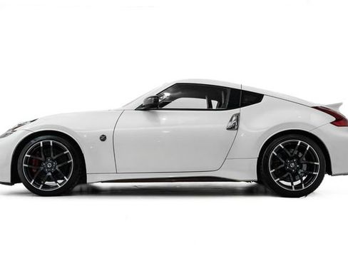 Used 2018 Nissan 370Z NISMO image 9