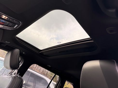 New 2026 Jeep Grand Cherokee Altitude image 12