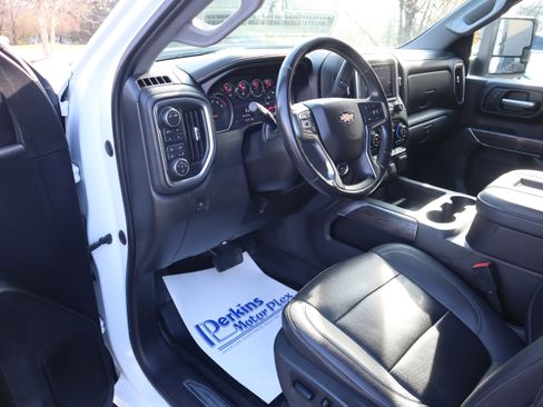 Used 2021 Chevrolet Silverado 2500 LTZ w/ LTZ Convenience Package image 3