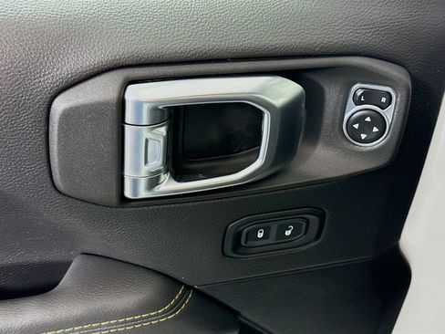 Used 2023 Jeep Wrangler Unlimited Sahara image 24