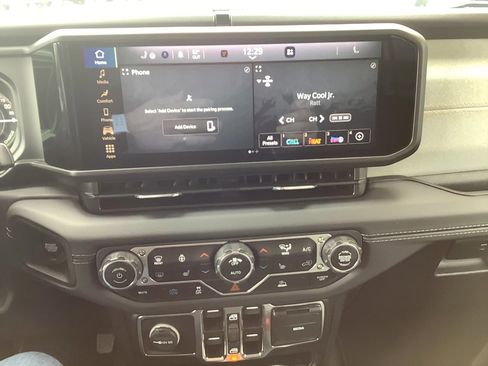 Certified 2025 Jeep Wrangler Unlimited Sahara AWD/4WD image 13