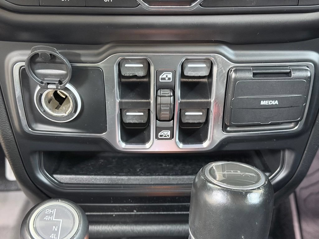 Used 2020 Jeep Gladiator Overland AWD/4WD image 45