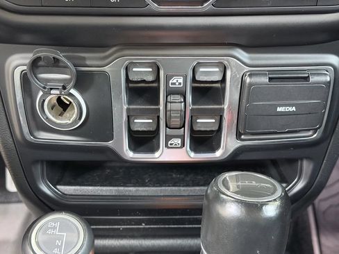 Used 2020 Jeep Gladiator Overland AWD/4WD image 45