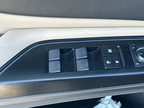 Certified 2020 Lexus ES 300h w/ Luxury Package image 13