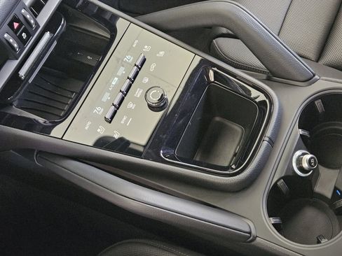 Certified 2025 Porsche Cayenne image 20