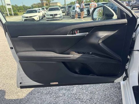 Used 2022 Toyota Camry XLE FWD image 29