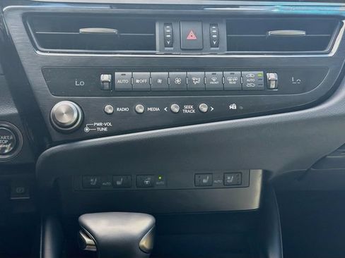 Used 2025 Lexus ES 350 w/ Premium Package FWD image 34