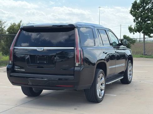 Used 2018 Cadillac Escalade Luxury image 9