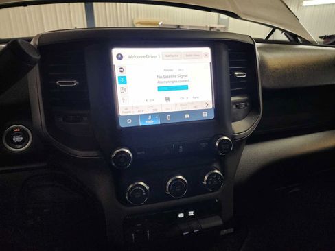 Used 2024 RAM 3500 Tradesman w/ Chrome Appearance Group AWD/4WD image 9