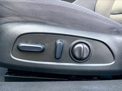 Used 2023 Chevrolet Malibu LT FWD image 35