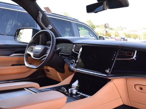 Used 2024 Jeep Grand Wagoneer L Series III w/ Rear Seat Video Group 1 AWD/4WD image 38