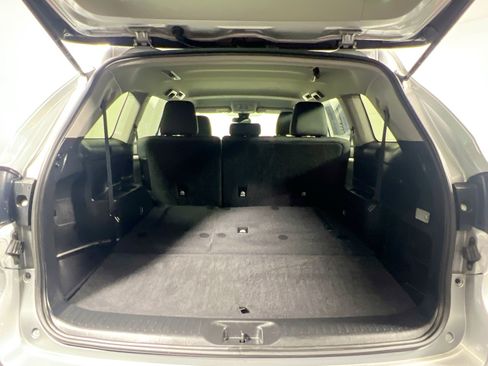 Used 2019 Toyota Highlander LE AWD/4WD image 33