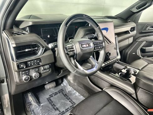 Used 2025 GMC Yukon Elevation w/ Elevation Premium Package AWD/4WD image 11
