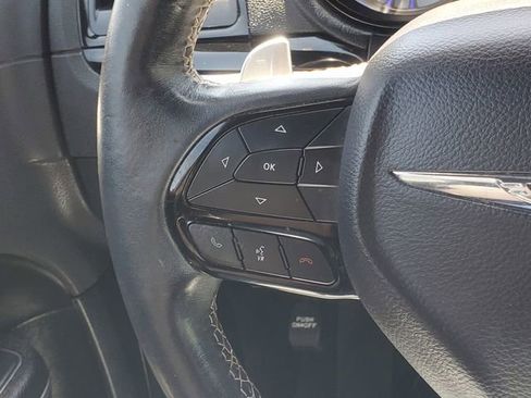 Used 2018 Chrysler 300 S RWD image 17